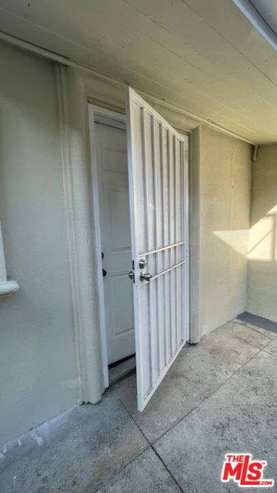 1043 3 AVE