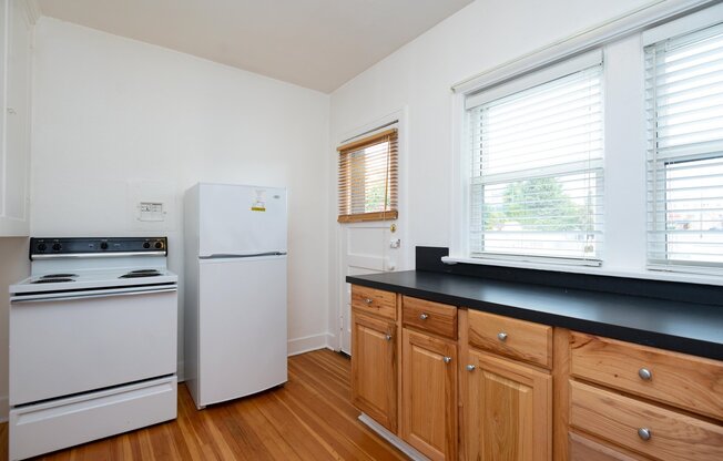 Studio, 1 bath, 459 sqft, $1,325, Unit 09