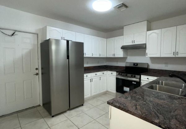 1010 1012 NW 3 AVE