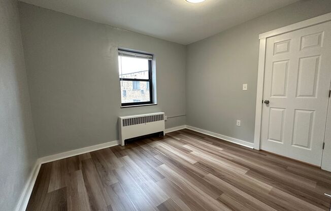 1 bed, 1 bath, 420 sqft, $1,549, Unit 5326 Fifth Ave. #30