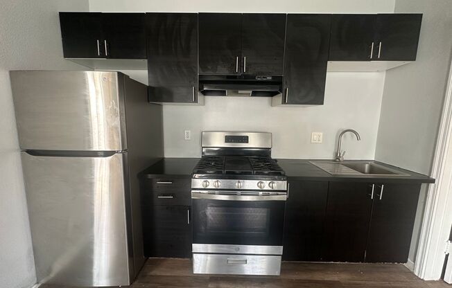 Studio, 1 bath, 425 sqft, $1,316, Unit 07