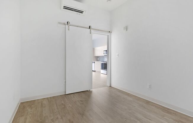 Studio, 1 bath, 537 sqft, $1,550, Unit 110