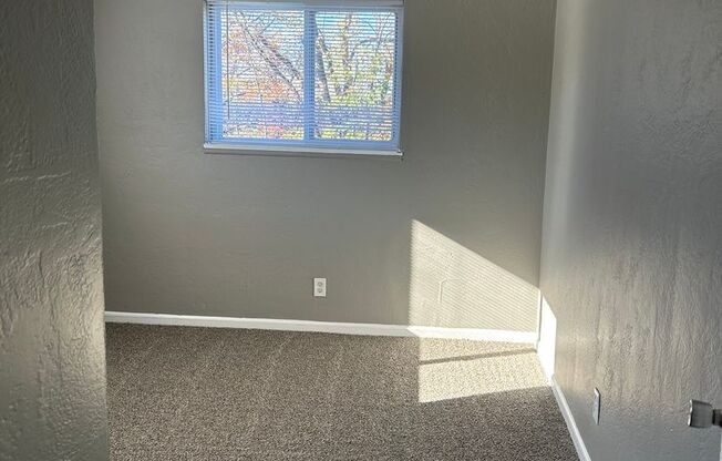 2 beds, 1 bath, 750 sqft, $1,070, Unit B06 1066 07
