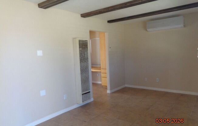Adorable 2 Bedroom 1 Bath in the heart of Quartz Hill
