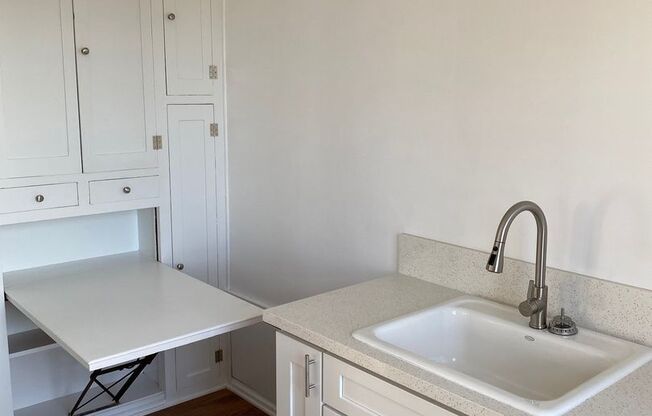 Studio, 1 bath, 420 sqft, $1,635, Unit 209