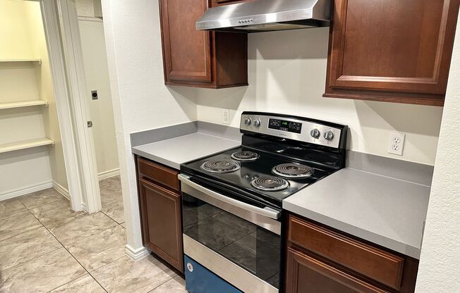 2 beds, 1.5 baths, $1,350, Unit Unit B