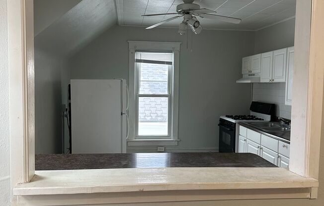 1 bed, 1 bath, 900 sqft, $1,000, Unit Unit 3