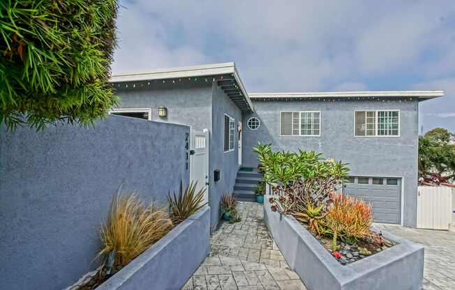 VERY CHARMING, BRIGHT & AIRY HILLTOP HOME W/ CITY VIEWS, SPACIOUS FENCED FRONT PATIO, LARGE REAR YARD & GARAGE W/ 1-CAR PARKING & BONUS SPACE NEAR PARKS, SCHOOLS & 5 MINS TO BEACH!