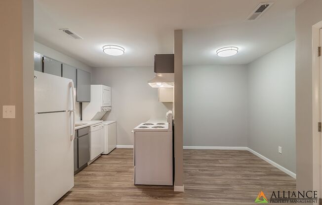 2 beds, 1 bath, 765 sqft, $900, Unit 10