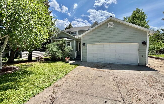 Great 4 bedroom home close to MSU & the hospital