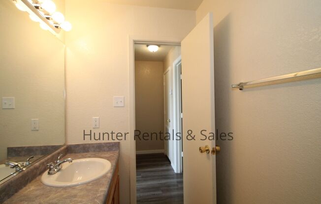 2 beds, 1.5 baths, $875