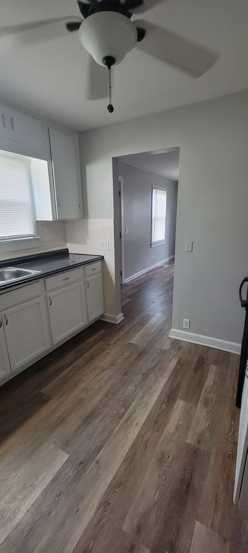 2 beds, 1 bath, $1,399