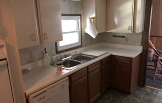 3 beds, 2 baths, $825