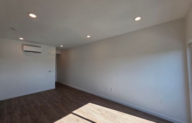 Studio, 1 bath, 324 sqft, $1,805, Unit 407