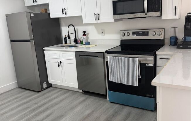 3 beds, 2 baths, 1,500 sqft, $1,466, Unit E-E1