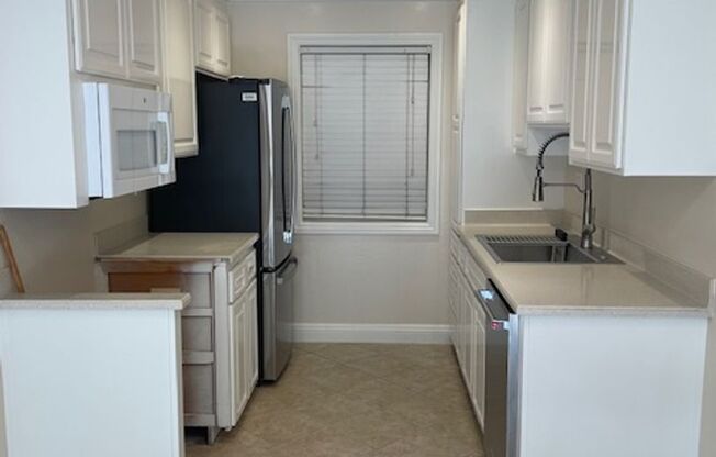 2 beds, 1 bath, 740 sqft, $2,895