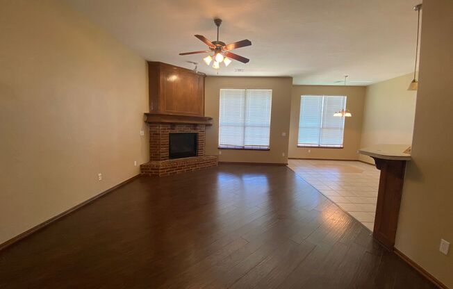 Large 3 Bed 2 Bath Home In Moore Schools With Storm Shelter!!!