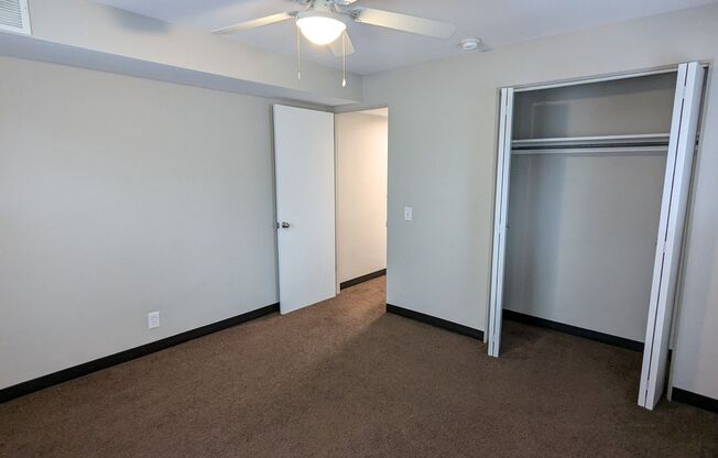 2 beds, 1 bath, 700 sqft, $800, Unit Unit 3