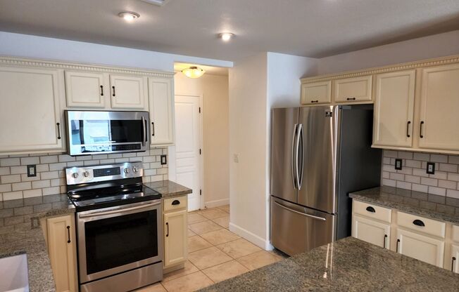 2 beds, 2.5 baths, $2,450, Unit Unit 1105