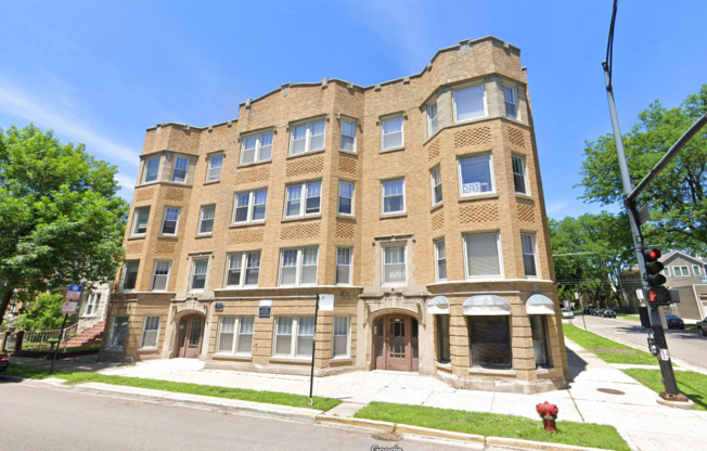 2200-06 W. Foster / 5200-08 N. Leavitt