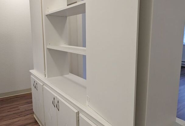 1 bed, 1 bath, 700 sqft, $1,125, Unit #33