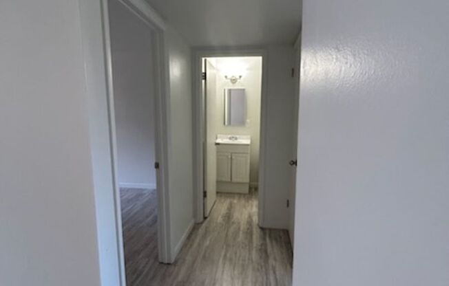 2 beds, 1 bath, 720 sqft, $1,245, Unit 11