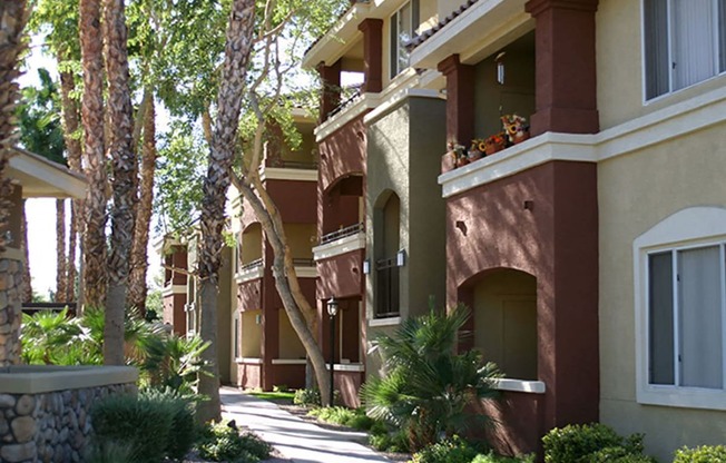 2 Bedroom Apartment in Glendal AZ with Beautiful Landscaping