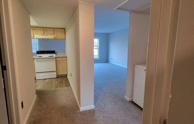 2 beds, 1 bath, 800 sqft, $1,125, Unit Apt 303