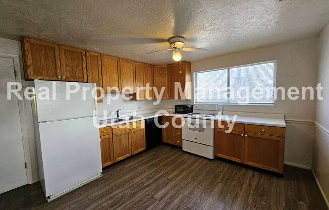 2 beds, 1 bath, 846 sqft, $1,100, Unit #8