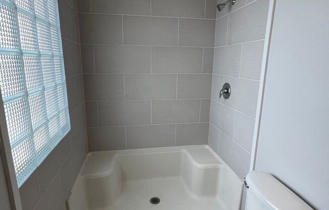 1 bed, 1 bath, 650 sqft, $1,295, Unit Unit 301 A650 Corner Unit w/Nook and Downtown View