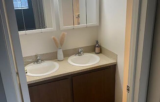 2 beds, 1 bath, 830 sqft, $1,210, Unit D10