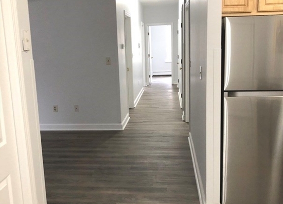 4 beds, 1 bath, 1,200 sqft, $5,600, Unit 3(2B)
