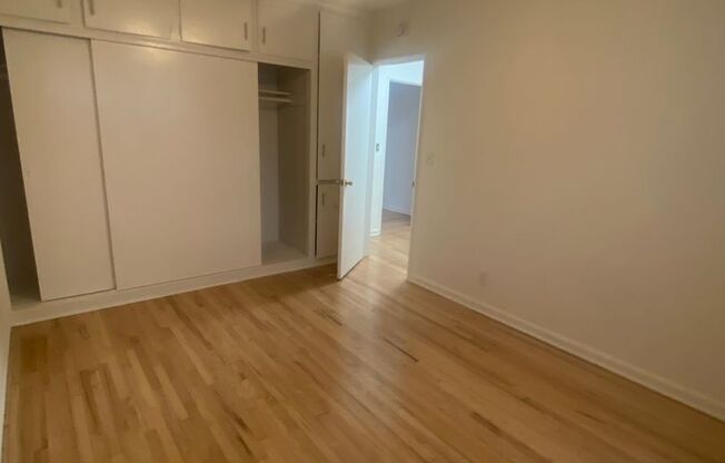 2 beds, 1 bath, 702 sqft, $2,350, Unit B15