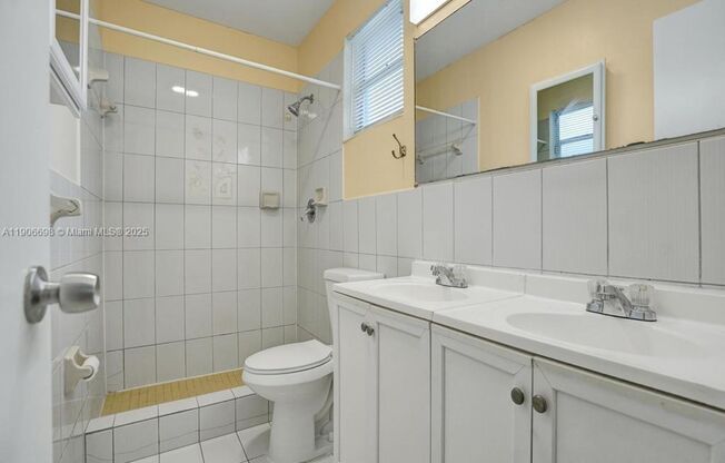 2444 RALEIGH ST HOLLYWOOD, FL 33020