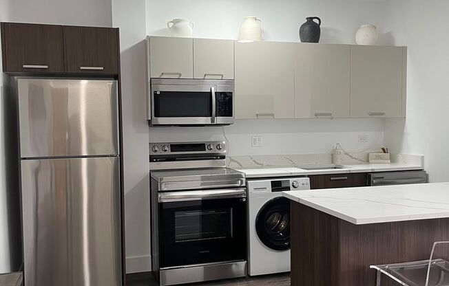 1 bed, 1 bath, $1,925, Unit 1555 - 305