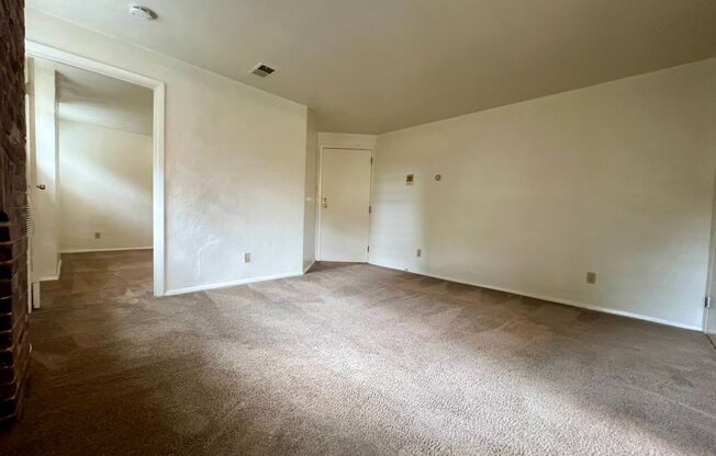 Charming One Bedroom in Oakland! Ample Natural Light! Call Today!