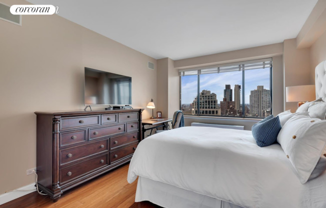 45 E 25 ST