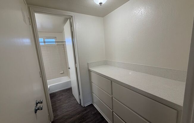Studio, 1 bath, 400 sqft, $1,910, Unit 4911B
