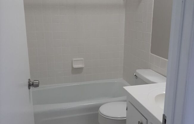 2 beds, 1 bath, 720 sqft, $1,300, Unit 1075301