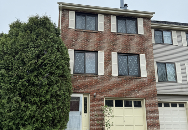 7 ROLLINS CT
