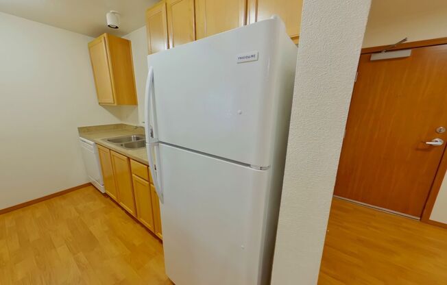 2 beds, 1 bath, $1,595, Unit 207