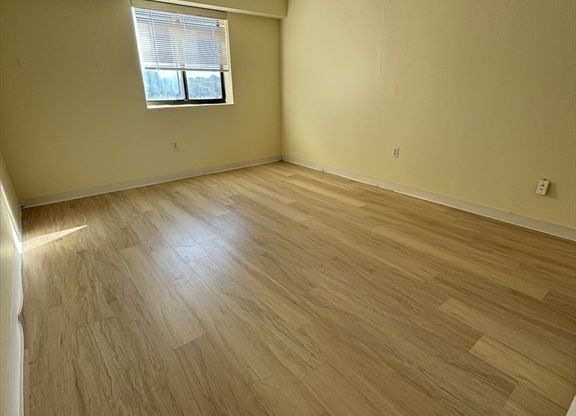 2 beds, 1.5 baths, 943 sqft, $3,000, Unit 905