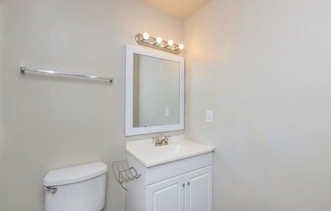 2 beds, 1 bath, 970 sqft, $1,575