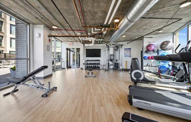 a workout room with treadmills and other exercise equipment at Lakeview 3200 Apartments, Chicago