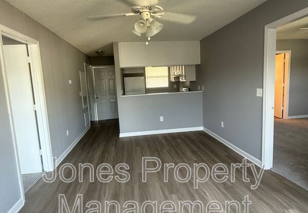 301 L COUNTRY CLUB DR NE