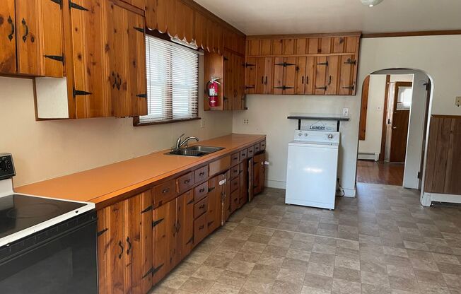 4 beds, 1 bath, $1,200