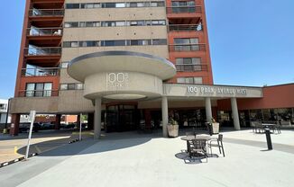 Renovated 1BR High-Rise Condo in Downtown Denver w/ Skyline Views & Resort Amenities