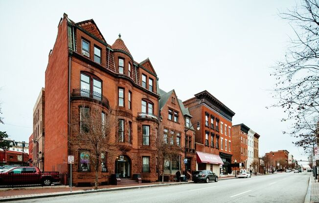 For Rent: Urban Luxury at 914 N. Charles St – Your City Lifestyle Awaits!