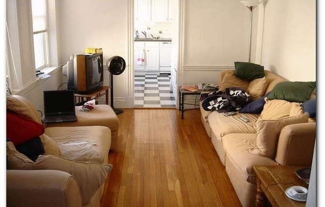 98 STRATHMORE RD