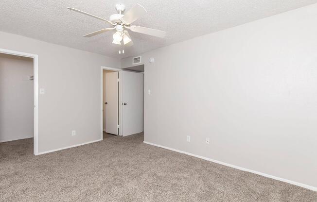 2 beds, 1.5 baths, 893 sqft, $995